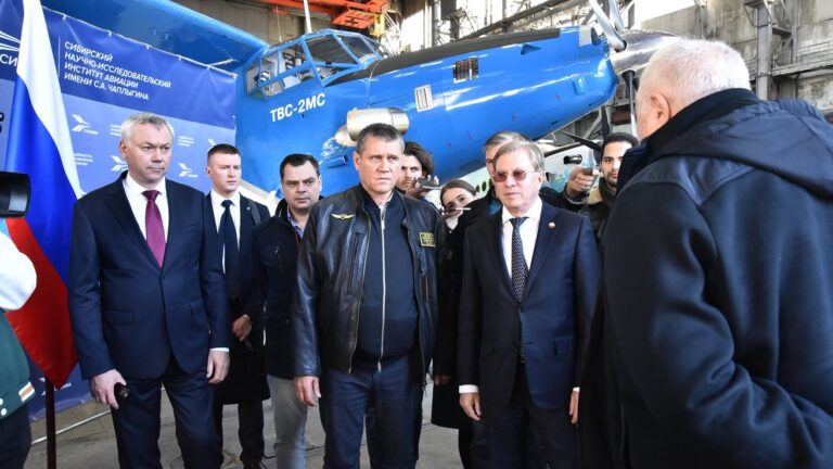 Виталий Савельев ознакомился с работой Сибирского научно-исследовательского института авиации имени С.А.Чаплыгина